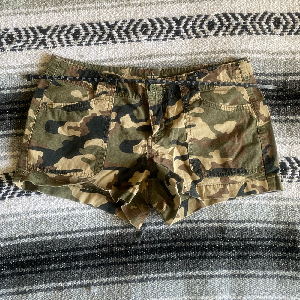 Arizona Jean Co Camo shorts size 5